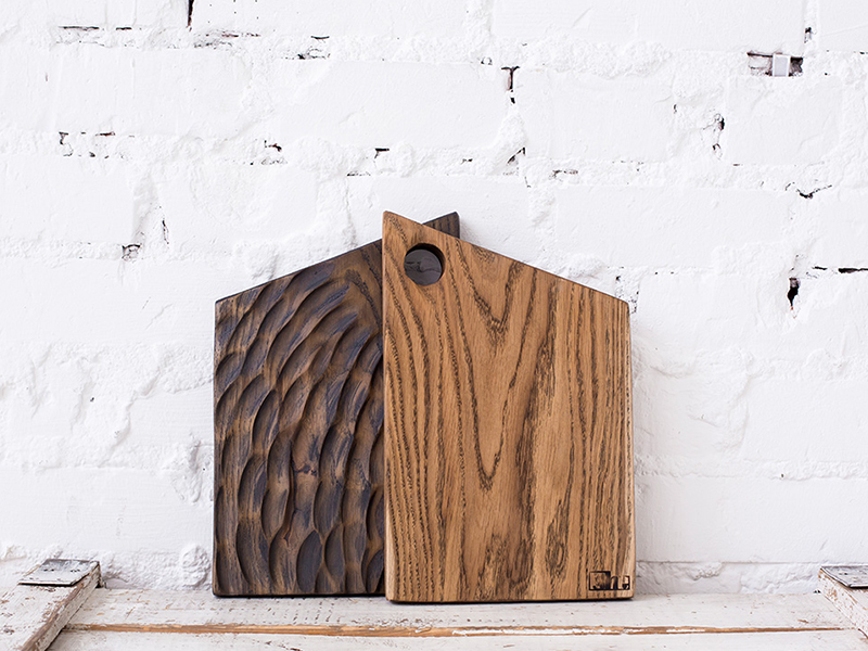 Επεξεργασμένη επιφάνεια ξύλου με φυσικό τόνο – εφαρμογή προστατευτικού λαδιού